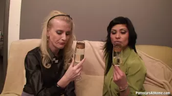 MILF & Teeny Lesbo Combo Screencap 8 on sinx.preview.netperv.com