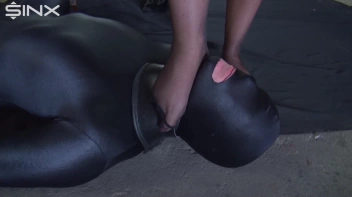 Kümmere dich um meine Füsse , Sklave Screencap 92 on sinx.preview.netperv.com