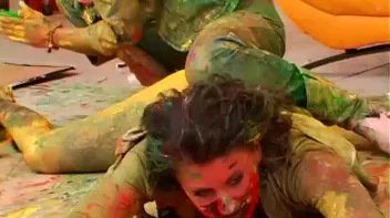 Smearing Paint All Over Each Other Screencap 102 on sinx.preview.netperv.com