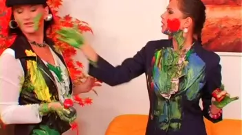 Smearing Paint All Over Each Other Screencap 33 on sinx.preview.netperv.com