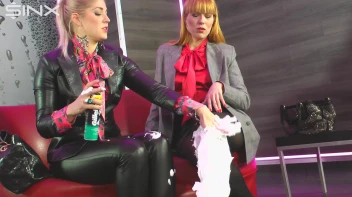 Wet And Messy Foam Covered Females Screencap 17 on sinx.preview.netperv.com