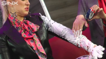 Wet And Messy Foam Covered Females Screencap 24 on sinx.preview.netperv.com