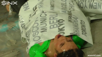 Hot chick gets covered in sticky glue Screencap 47 on sinx.preview.netperv.com