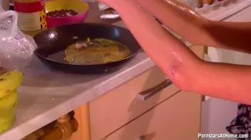 My Very Messy Kitchen Screencap 25 on sinx.preview.netperv.com