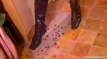 My Very Messy Kitchen Screencap 28 on sinx.preview.netperv.com