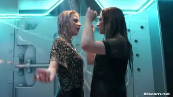 Shower Showdown! Screencap 16 on sinx.preview.netperv.com