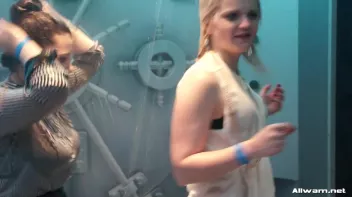 Shower Showdown! Screencap 20 on sinx.preview.netperv.com