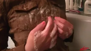 Rub-A-Dub Leony In The Tub Screencap 31 on sinx.preview.netperv.com