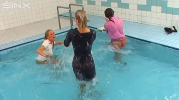 Bitches Bout, WAM Catfighting Babes Screencap 10 on sinx.preview.netperv.com