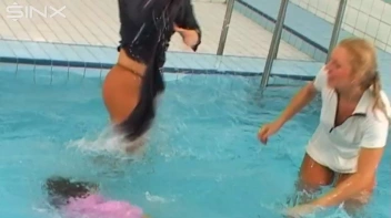 Bitches Bout, WAM Catfighting Babes Screencap 15 on sinx.preview.netperv.com