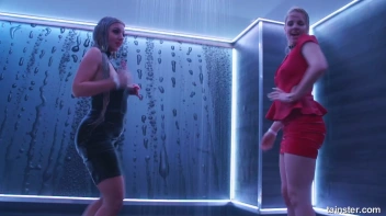 Show Us Wet You're Working With! Screencap 11 on sinx.preview.netperv.com