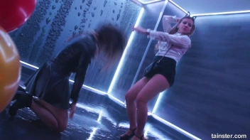 Show Us Wet You're Working With! Screencap 27 on sinx.preview.netperv.com