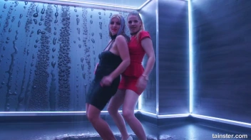 Show Us Wet You're Working With! Screencap 5 on sinx.preview.netperv.com