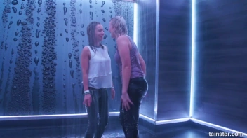 Show Us Wet You're Working With! Screencap 54 on sinx.preview.netperv.com