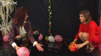 Splash And Flash For These Babes Screencap 1 on sinx.preview.netperv.com