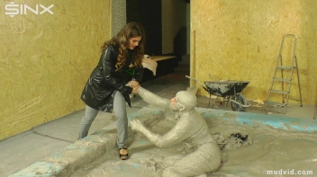 Assistant Helps Sexy Boss Out Of Muddy Pool Screencap 2 on sinx.preview.netperv.com