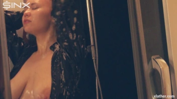 Solo Showering Seductress Screencap 46 on sinx.preview.netperv.com
