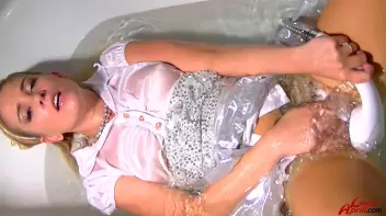 Shiny And Slutty In The Tub Screencap 42 on sinx.preview.netperv.com