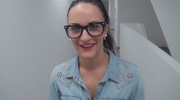 Vom Nachbarn vollgesaut mitten im Gemeindebau Screencap 2 on sinx.preview.netperv.com