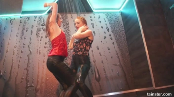 Amateur Cuties Shake It In The Shower! Screencap 86 on sinx.preview.netperv.com