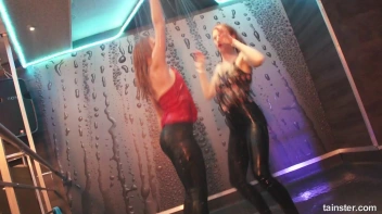 Amateur Cuties Shake It In The Shower! Screencap 94 on sinx.preview.netperv.com