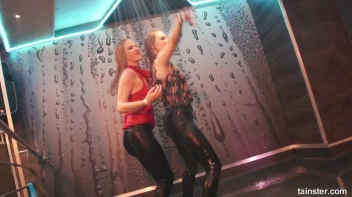 Amateur Cuties Shake It In The Shower! Screencap 95 on sinx.preview.netperv.com