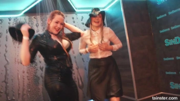 Amateur Cuties Shake It In The Shower! Screencap 10 on sinx.preview.netperv.com