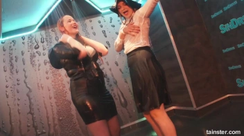 Amateur Cuties Shake It In The Shower! Screencap 12 on sinx.preview.netperv.com