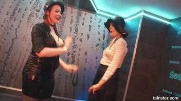 Amateur Cuties Shake It In The Shower! Screencap 15 on sinx.preview.netperv.com