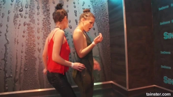 Amateur Cuties Shake It In The Shower! Screencap 26 on sinx.preview.netperv.com