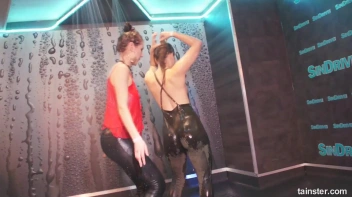 Amateur Cuties Shake It In The Shower! Screencap 29 on sinx.preview.netperv.com