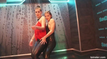 Amateur Cuties Shake It In The Shower! Screencap 39 on sinx.preview.netperv.com