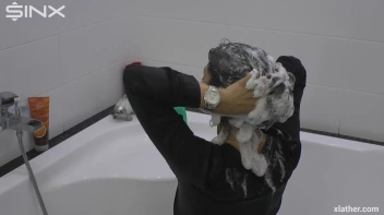 Showering Seductress Screencap 20 on sinx.preview.netperv.com