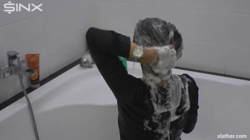 Showering Seductress Screencap 23 on sinx.preview.netperv.com
