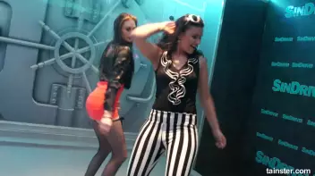 The best place for girls to get wet  Screencap 1 on sinx.preview.netperv.com