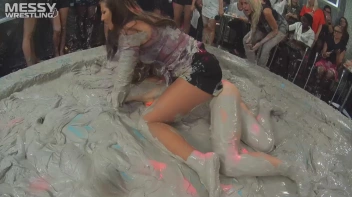 Messy Wrestling: Valentina Ross The Boss Throws Down In The Mud In Style!! Screencap 19 on sinx.preview.netperv.com