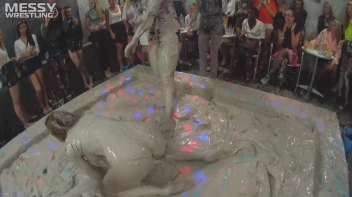 Messy Wrestling: Valentina Ross The Boss Throws Down In The Mud In Style!! Screencap 21 on sinx.preview.netperv.com