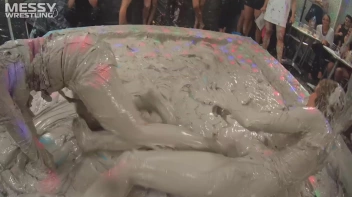 Messy Wrestling: Valentina Ross The Boss Throws Down In The Mud In Style!! Screencap 23 on sinx.preview.netperv.com