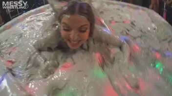 Messy Wrestling: Valentina Ross The Boss Throws Down In The Mud In Style!! Screencap 24 on sinx.preview.netperv.com