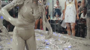 Messy Wrestling: Valentina Ross The Boss Throws Down In The Mud In Style!! Screencap 25 on sinx.preview.netperv.com