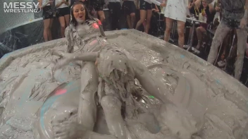 Messy Wrestling: Valentina Ross The Boss Throws Down In The Mud In Style!! Screencap 31 on sinx.preview.netperv.com