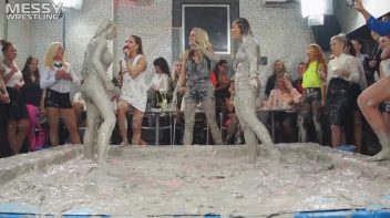 Messy Wrestling: Valentina Ross The Boss Throws Down In The Mud In Style!! Screencap 34 on sinx.preview.netperv.com