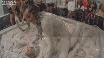 Messy Wrestling: Valentina Ross The Boss Throws Down In The Mud In Style!! Screencap 40 on sinx.preview.netperv.com