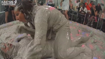 Messy Wrestling: Valentina Ross The Boss Throws Down In The Mud In Style!! Screencap 41 on sinx.preview.netperv.com