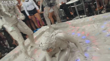 Messy Wrestling: Valentina Ross The Boss Throws Down In The Mud In Style!! Screencap 44 on sinx.preview.netperv.com