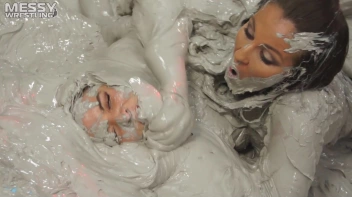 Messy Wrestling: Valentina Ross The Boss Throws Down In The Mud In Style!! Screencap 46 on sinx.preview.netperv.com