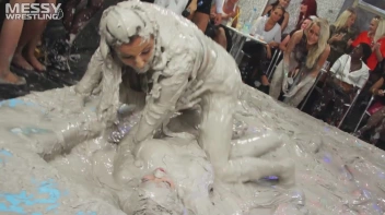 Messy Wrestling: Valentina Ross The Boss Throws Down In The Mud In Style!! Screencap 72 on sinx.preview.netperv.com