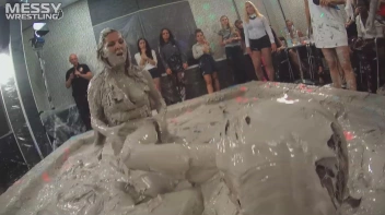 Messy Wrestling: Valentina Ross The Boss Throws Down In The Mud In Style!! Screencap 77 on sinx.preview.netperv.com