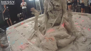 Messy Wrestling: Valentina Ross The Boss Throws Down In The Mud In Style!! Screencap 78 on sinx.preview.netperv.com