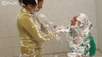 Two Messy Babes Covered In Foam Screencap 47 on sinx.preview.netperv.com